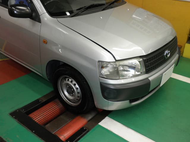 車の点検風景、設備